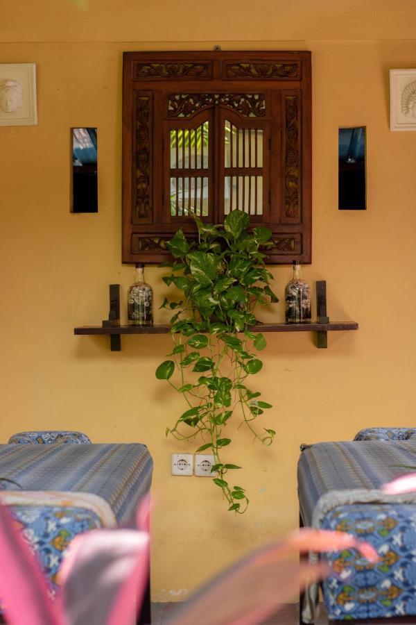 Giri Sari Guest House Pemuteran Bali Exterior foto