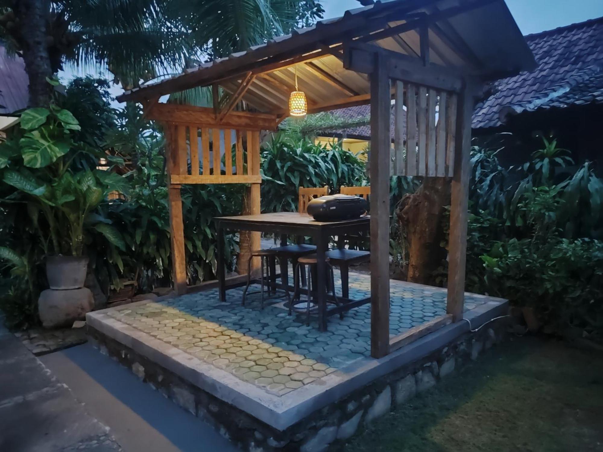 Giri Sari Guest House Pemuteran Bali Exterior foto